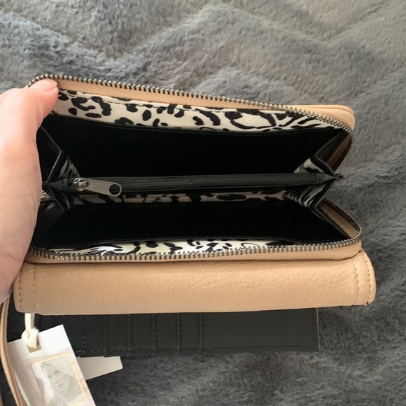 NWT Jessica Simpson Frankie trifold ZA wristlet - Picture 3 of 5